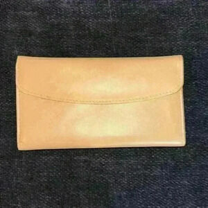 Buxton Genuine Leather Exterior Tri-Fold Wallet Tan Snap Closure Women’s